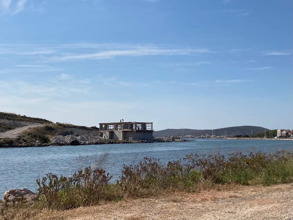 ALAÇATI SULAK ALANINDA TÜM UYARILARA RAĞMEN İNŞAATLAR YÜKSELİYOR