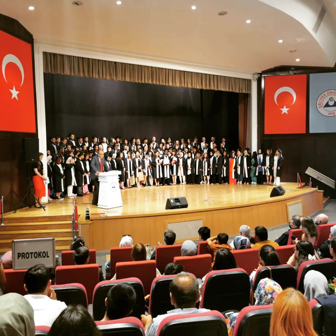 ERCİYES ÜNİVERSİTESİ MİMARLIK FAKÜLTESİ ŞEHİR VE BÖLGE PLANLAMA BÖLÜMÜ 2021-2022 YILI MEZUNİYET TÖRENİ