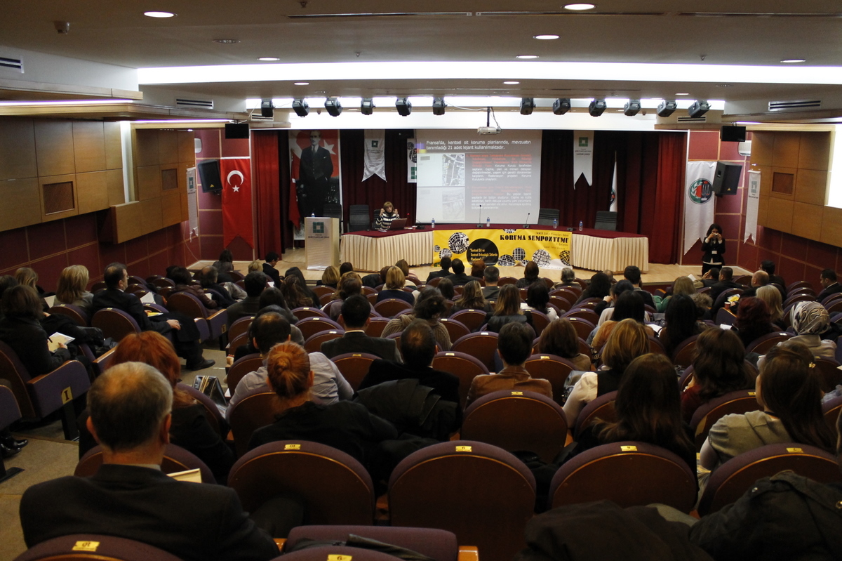 KENTSEL VE KENTSEL-ARKEOLOJİK SİTLERDE PLANLAMA KONULU 1. ÇALIŞTAY GERÇEKLEŞTİRİLDİ.