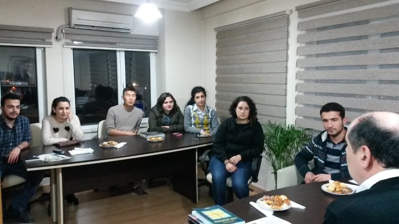 “KENT MERKEZLERİNDE YAYA İZLERİ” KONULU SEMPOZYUM VE ATÖLYE ÇALIŞMASI İÇİN KTÜ ŞEHİR VE BÖLGE PLANLAMA BÖLÜMÜ 3. VE 4. SINIF ÖĞRENCİLERİ İLE BİRLİKTE TOPLANTI YAPILDI