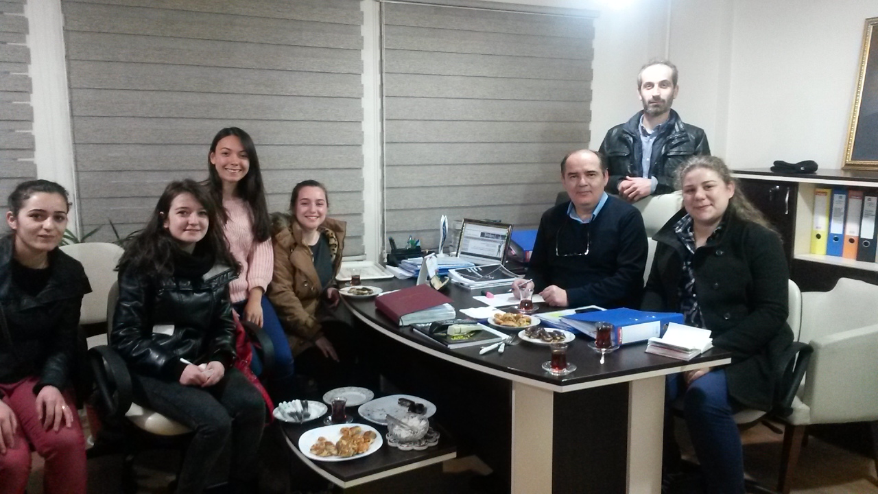  “KENT MERKEZLERİNDE YAYA İZLERİ” SEMPOZYUM VE ATÖLYE ÇALIŞMASINDA GÖREV ALAN ÖĞRENCİLERE ŞUBEMİZDEN KİTAP SETİ VERİLDİ