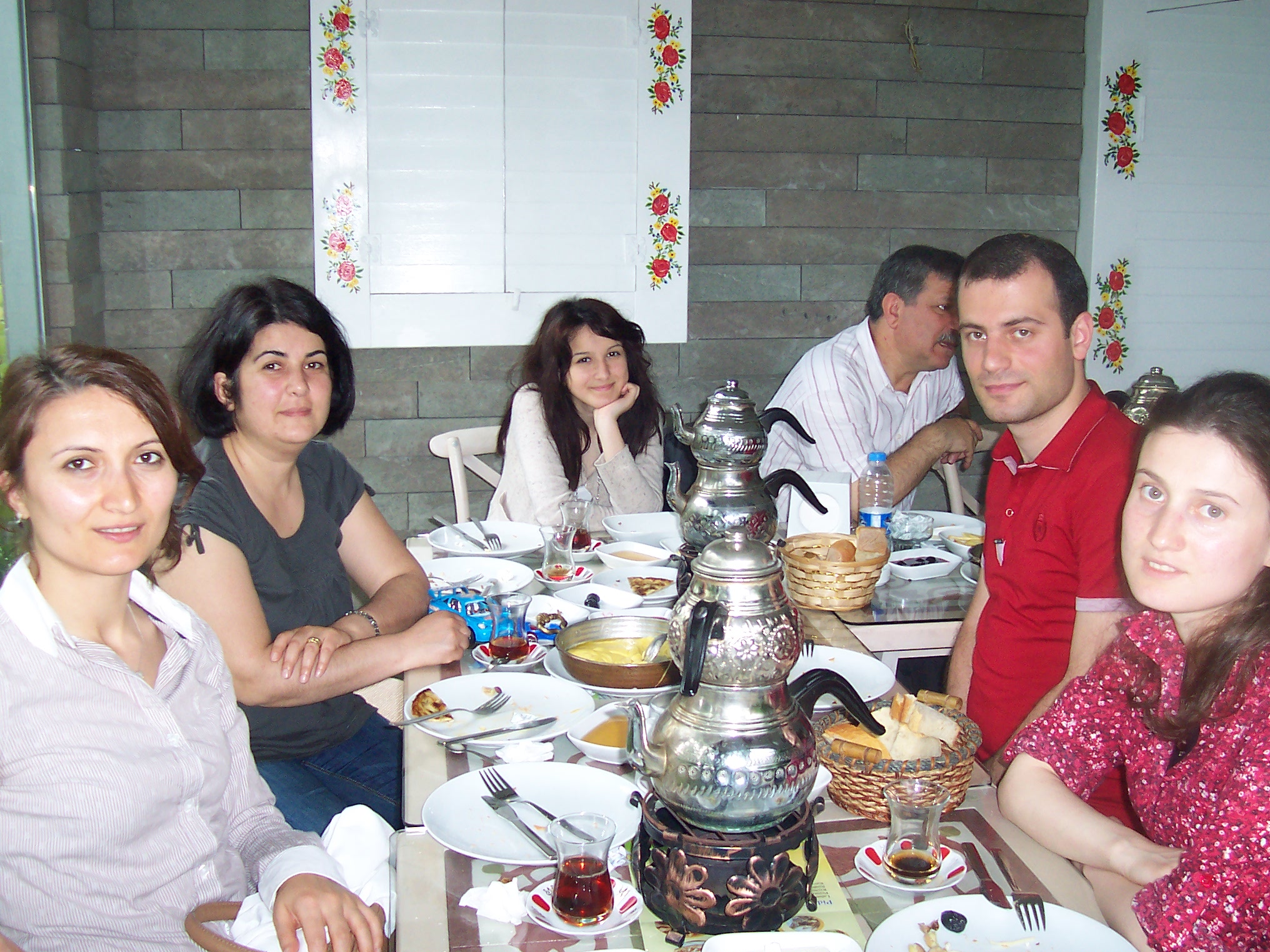 ÜYELERİMİZ VE KTÜ ŞEHİR VE BÖLGE PLANLAMA BÖLÜMÜ ÖĞRETİM ELEMANLARI İLE BİRLİKTE KAHVALTIDAYDIK