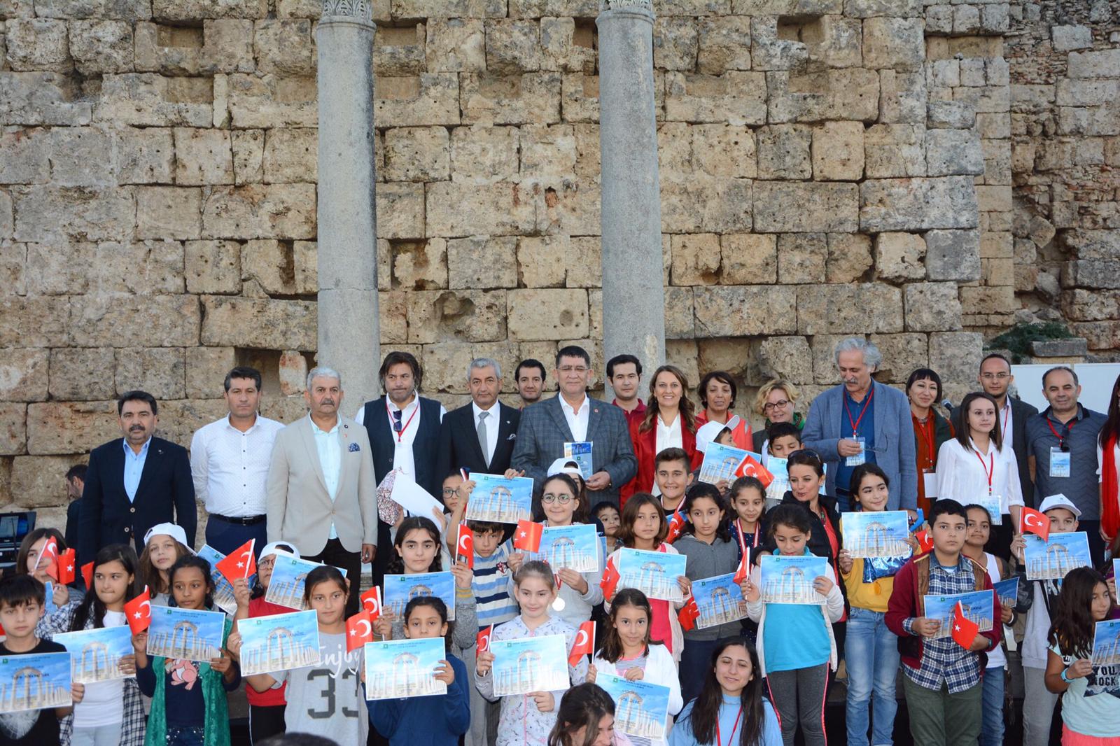 27 EKİM 2018 TARİHİNDE PERGE ANTİK KENTİ`NDE ``PERGE`DE YAŞAM`` KONULU RESİM YARIŞMASI ETKİNLİĞİMİZİ GERÇEKLEŞTİRDİK.