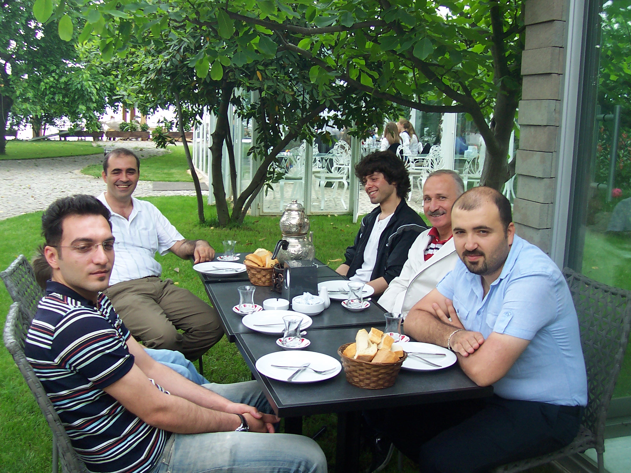 ÜYELERİMİZ VE KTÜ ŞEHİR VE BÖLGE PLANLAMA BÖLÜMÜ ÖĞRETİM ELEMANLARI İLE BİRLİKTE KAHVALTIDAYDIK