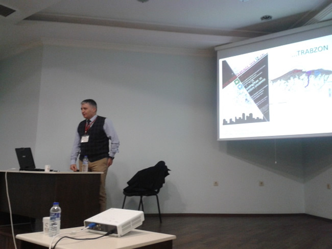 ŞUBEMİZCE TRABZON’DA 11-14 MART 2015 TARIHLERI ARASINDA “KENT MERKEZLERİNDE YAYA İZLERİ” TEMALI SEMPOZYUM VE ATÖLYE ÇALIŞMASI YAPILMIŞTIR
