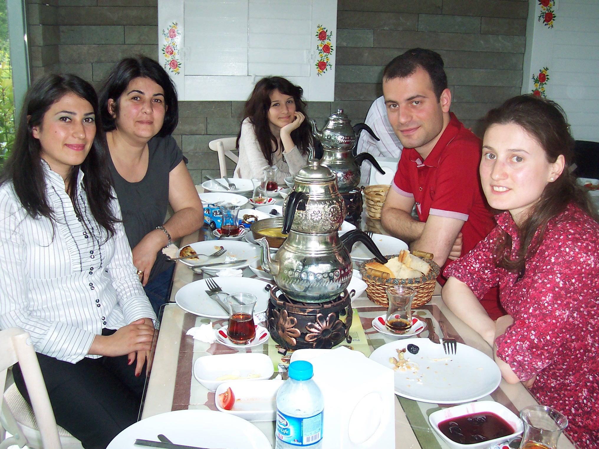 ÜYELERİMİZ VE KTÜ ŞEHİR VE BÖLGE PLANLAMA BÖLÜMÜ ÖĞRETİM ELEMANLARI İLE BİRLİKTE KAHVALTIDAYDIK